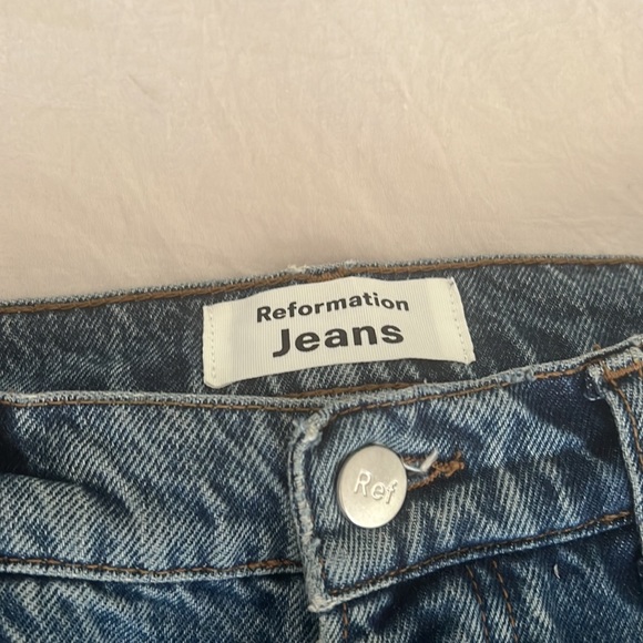 Reformation Fawcett Jeans in Sydney wash as 25 - Picture 2 of 4